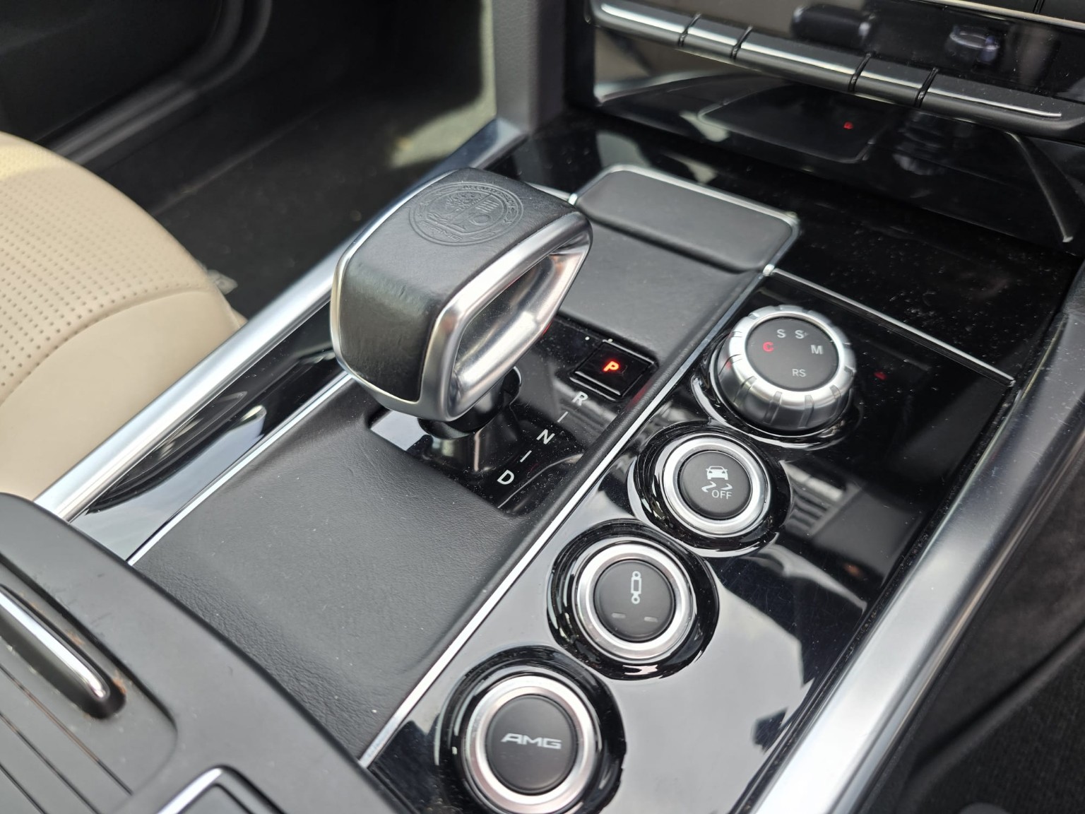 Gear selector and drive modes